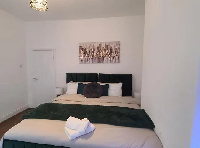 Central Manchester Modern Cosy Home 2 Bed 2 Baths
