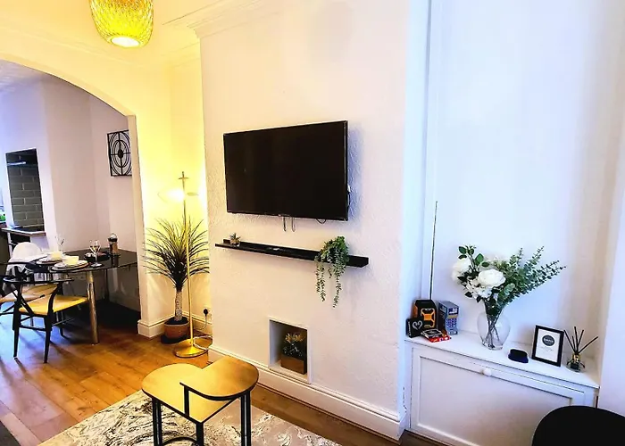 Central Manchester Modern Cosy Home 2 Bed 2 Baths