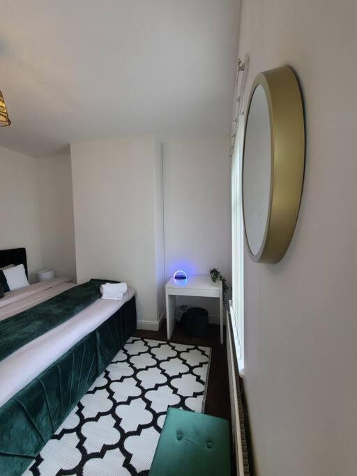 Modern Cosy 2 Bed 2 Baths Ferienhaus *