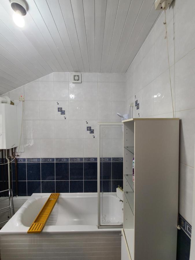 Modern Cosy 2 Bed 2 Baths Holiday home Manchester
