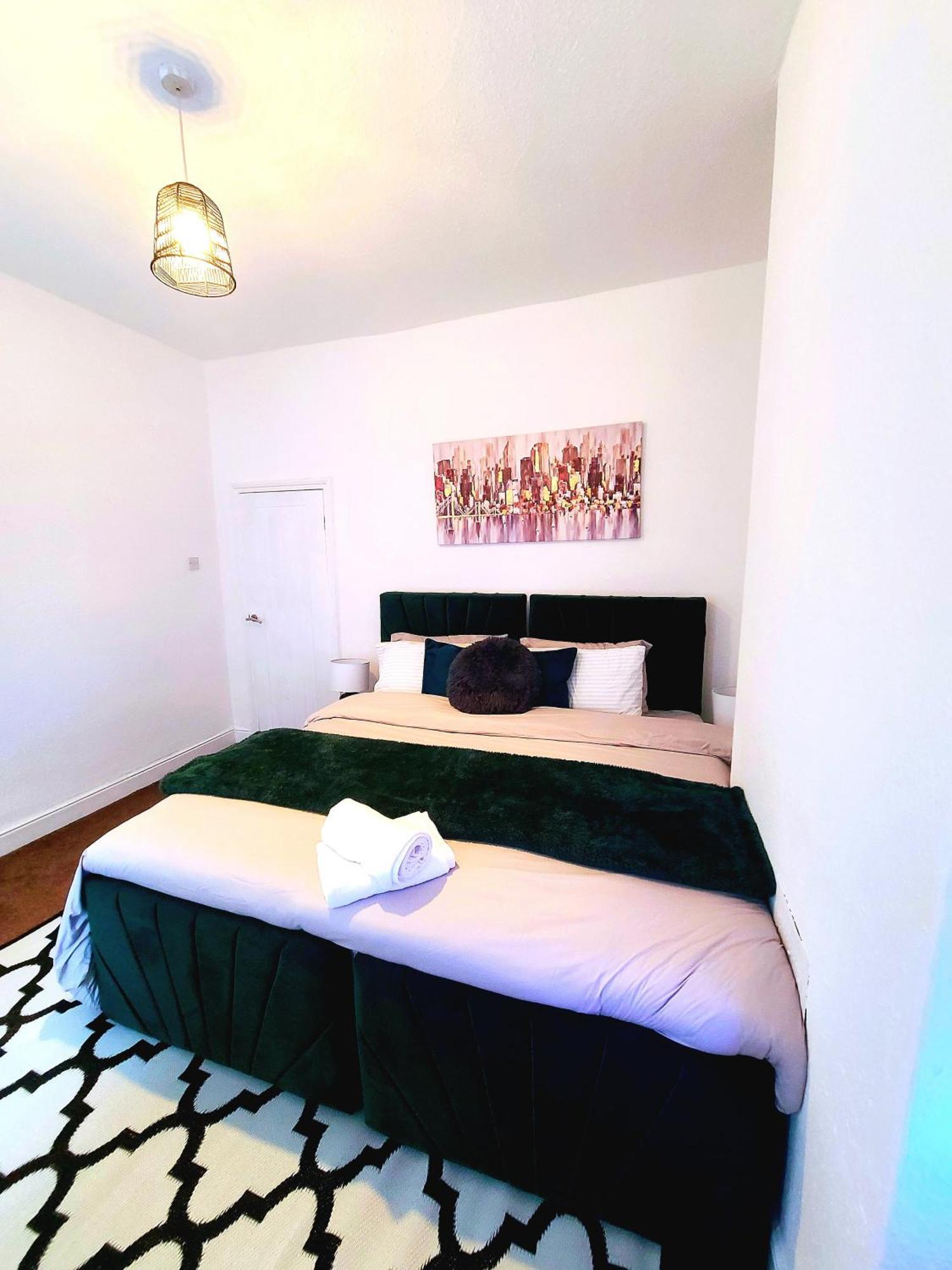 Modern Cosy 2 Bed 2 Baths Ferienhaus